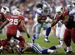 Tæt. Runningback Marion Barner (24) udfordrer Kerry Rhodes og Gerald Hayes. 
