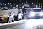 Vinter. Trods snefald går det pænt med trafikken her til morgen, oplyser Vejdirektoratet. 