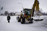 Overarbejde. Der knokles på livet løs på Bornholm for at holde vejene fri. 