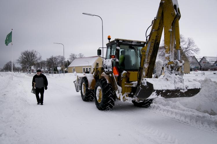 Overarbejde. Der knokles på livet løs på Bornholm for at holde vejene fri. 