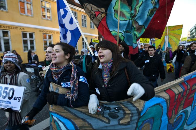 Klimademonstration. Politiets fremgangsmåde under den store klimademonstration (12.12.2009) forværrede situationen, og skabte unødig usikkerhed. 