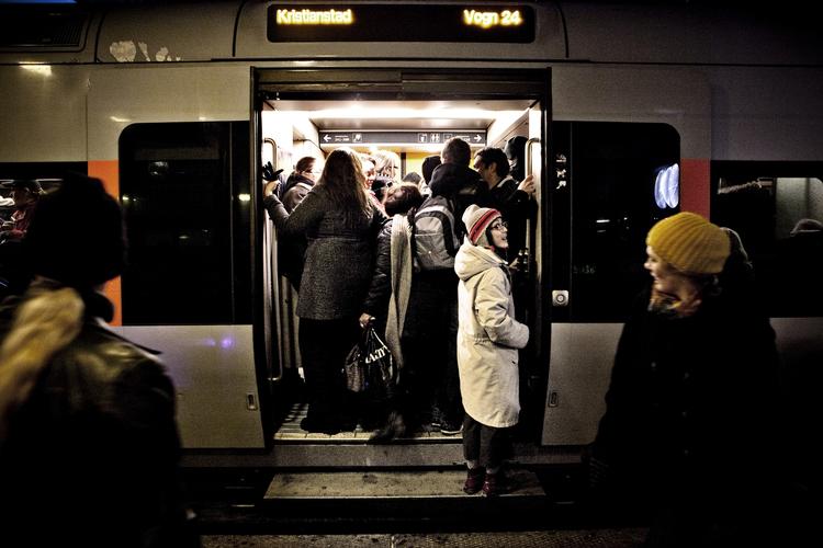 Frustration. »I burde ikke have lønnen udbetalt«, er noget af det, som DSB-personalet har måttet lægge øre til fra frustrerede togrejsende. 