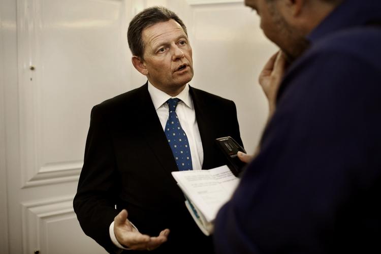 RØDGLØDENDE. En indsatsleder beordrede under klimatopmødet sidste år sine betjente til at bruge stavene mod demonstranter og presse. »Så vil jeg fandem rendeme se den stav der så den bliver rødglødende, når vi skal op og have fat i den bil. Fuld skrue igennem det lort«, sagde han. 