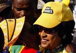 fortælling. Winnie Mandelas liv skal opføres som opera i Sydafrika. Eks-konen til ekspræsident Nelson Mandela har levet et broget liv, der nok er en fortælling værd. 