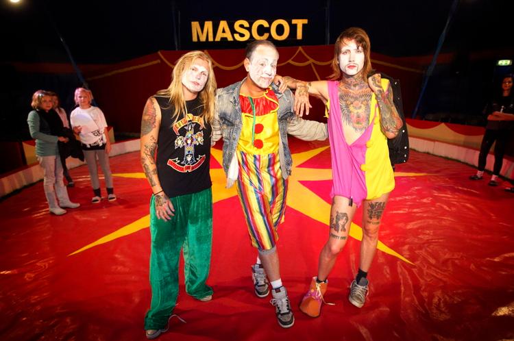 Begge de store nationale kanaler, TV2 og DR, bør nytænke deres udbud af underholdning til de voksne. Billedet her er fra Kanal 5's program 'Rock'n Roll Camping'. 