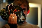 Pirateri. »Politikerne er nødt til at tage stilling og erkende, at piratkopiering er et stort økonomisk problem for dansk film«, mener direktøren i Producentforeningen, Klaus Hansen. 