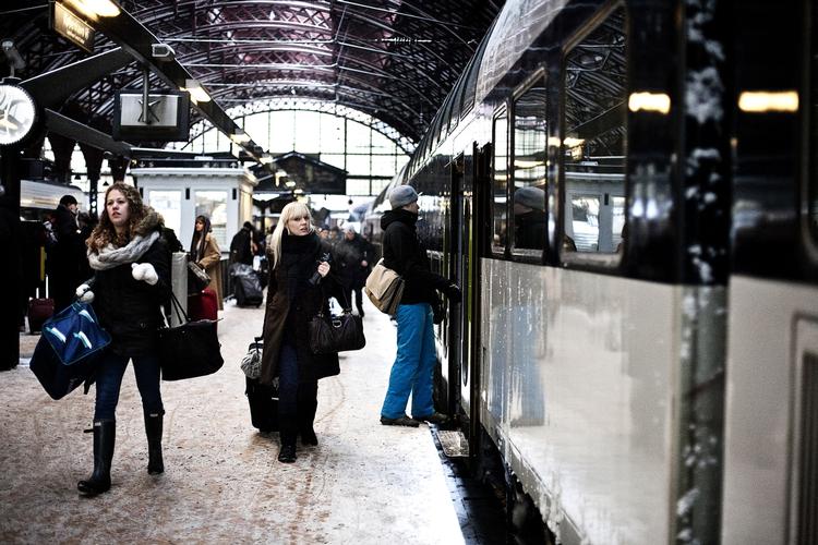 TRAVLT. DSB har i dag fragtet hele 45.000 passagerer over bæltet. 