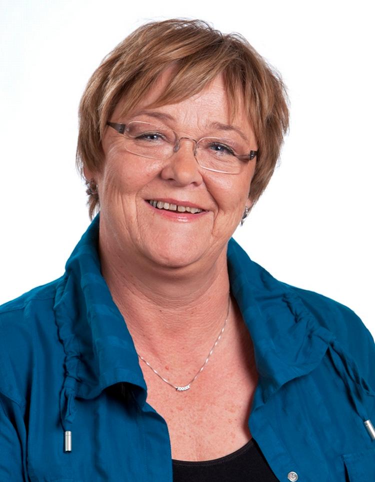 Farvel. Birgit Jonassen var med til at stifte Dansk Folkepartis afdeling i Herning. Nu trækker kommunens 1. viceborgmester sig fra partiet. 