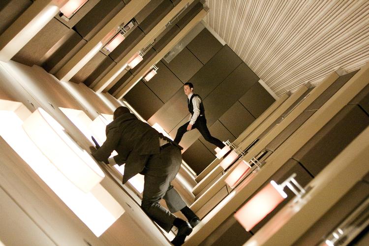 Virkelighedsfjern. Fem af årets 10 mest indtjenende film er animerede. De fem andre er også meget langt fra virkeligheden, som vi kender den. Måske lige bortset fra Inception..? 