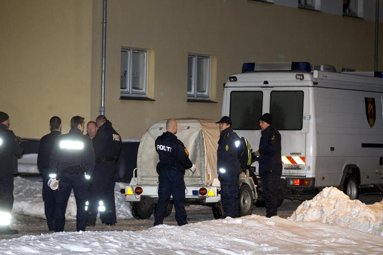 Bombealarm. Beboere i Greve blev evakueret på grund af mistanke om bombe i terrormistænkts lejlighed. 