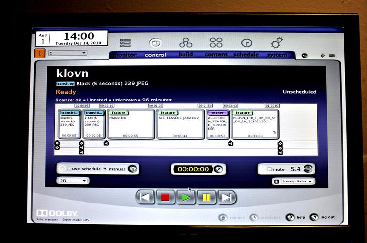Moderne. Haslev Bio har  102 biografsæder. Alligevel er den lille  biograf blevet digital og udskifter de  store, gammeldags filmruller med en  lille, sort harddisk. 