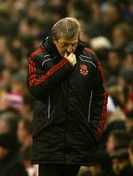 eftertanke. Det kører ikke for den tidligere mesterklub, Liverpool. Træner Roy Hodgson forsøger at holde sammen på stumperne efter 1-0-nederlaget til Wolves. 