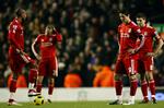 nedtur. Steven Gerrard og Fernando Torres (yderst t.h.) skuffede igen. 