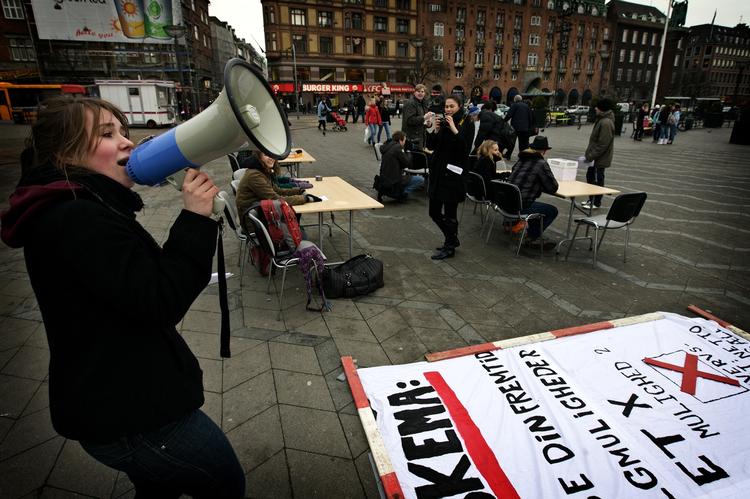 AKTIVITET. De borgerlige ungdomspartier oplever fremgang på medlemsfronten. Det er dog stadigvæk de røde, der har flest medlemmer. Unge er ifølge ny undersøgelse mere politisk aktive end de voksne. 