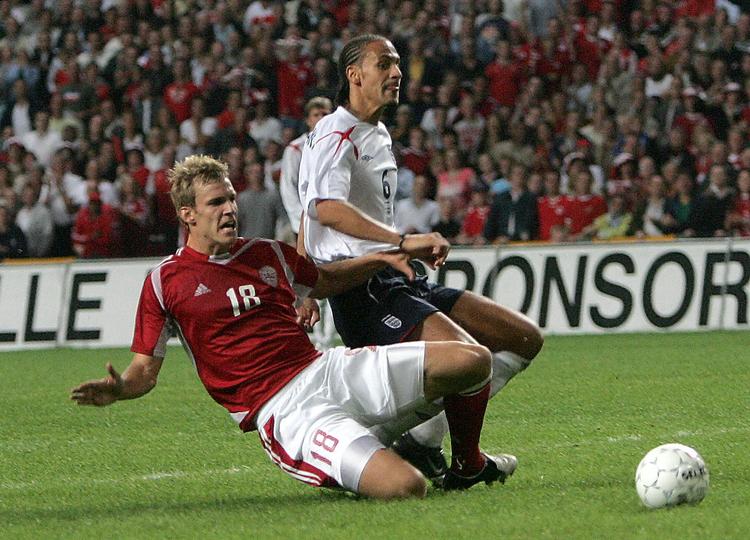 opvisning. Søren Larsen scorer til 4-1, da Danmark mødte England i Parken i 2005. 