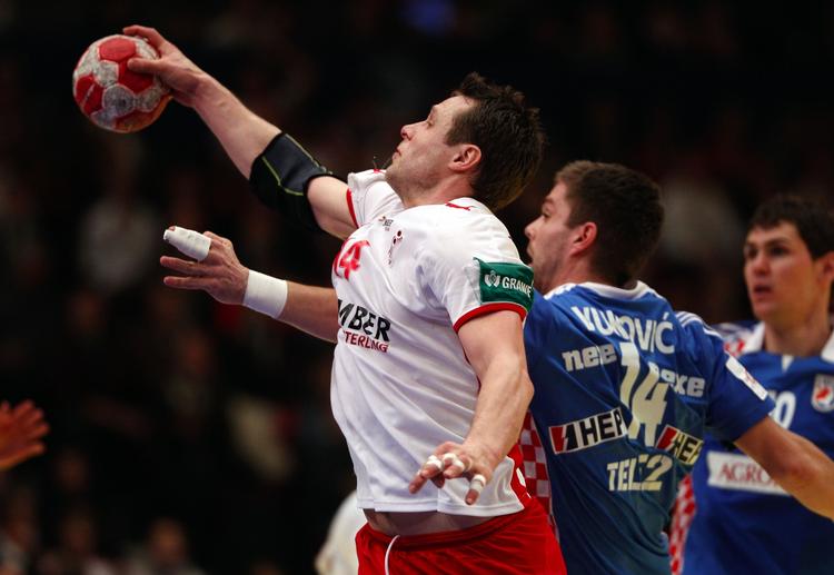 skuffet. Michael V. Knudsen i kamp med Kroatiens Drago Vukovic. 