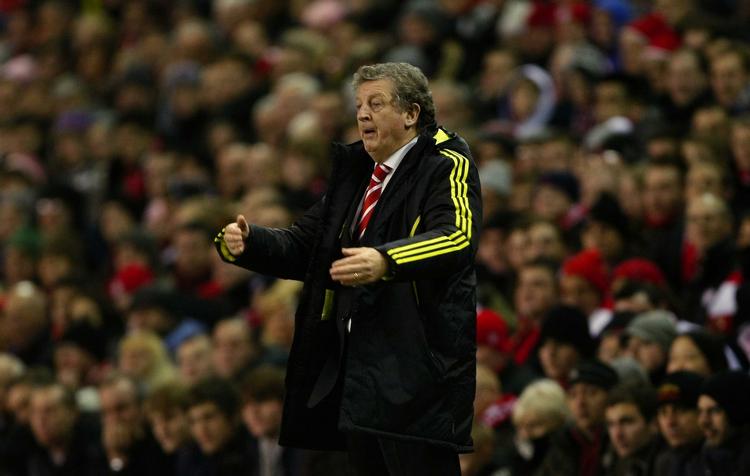 presset. Liverpool-træner Roy Hodgson er nu gået ud med en undskyldning efter angrebet på vrede tilhængere efter 1-0-nederlaget til Wolves. 