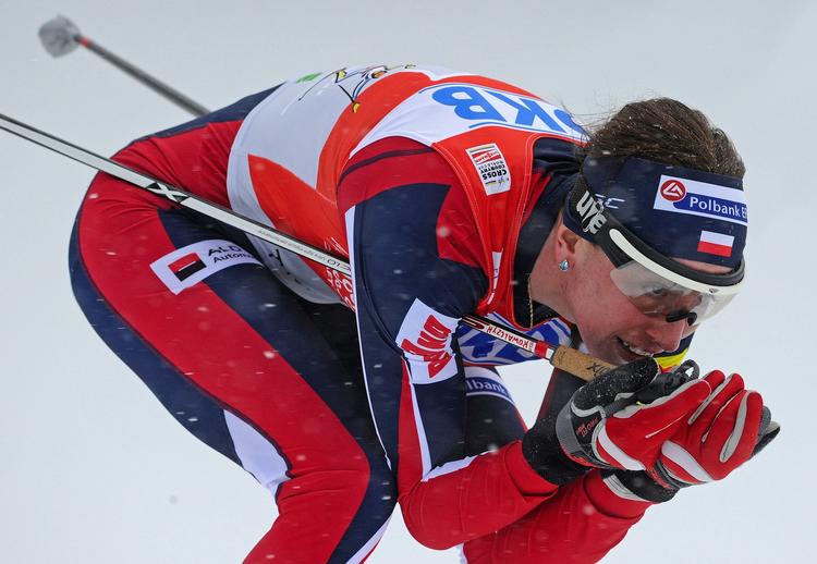 dopingskygge. Justyna Kowalczyk fra Polen på vej mod sejren i kvindernes prolog i Tour de Ski, hvor flere atleter er blevet udelukket på grund af for høje blodværdier. 