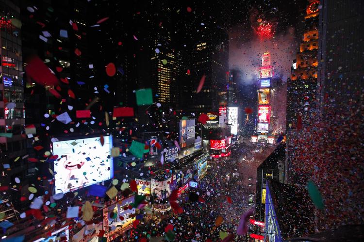 Nytår. Time Square i New York skød nytåret ind med en sand collage i farver. 