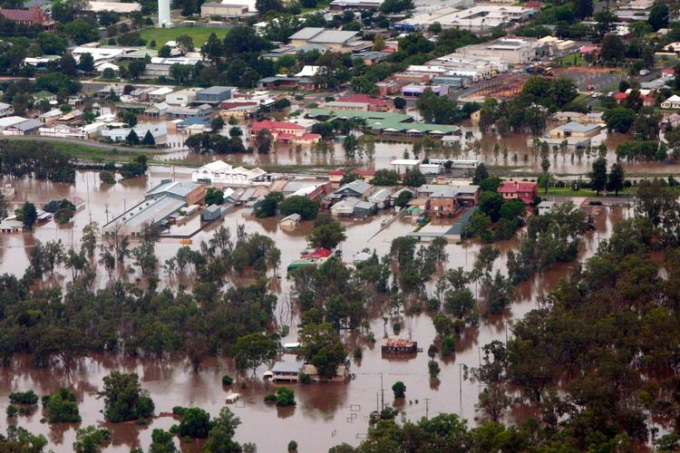 Katastrofe. Vandmasserne er kolossale i det oversvømmede Queensland. Her er det gået ud over byen Chinchilla. 