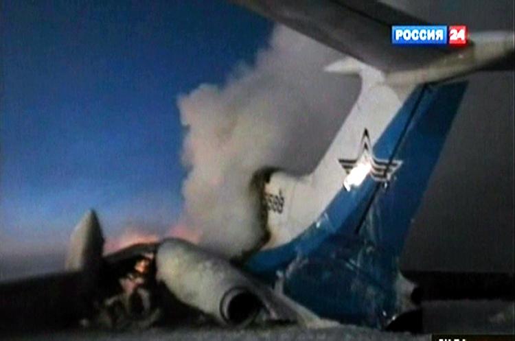 Flyulykke. I løbet af et kvarter var Tupolev 154-maskinen fra selskabet Kogalijmavia Airlines omspændt af flammer. 