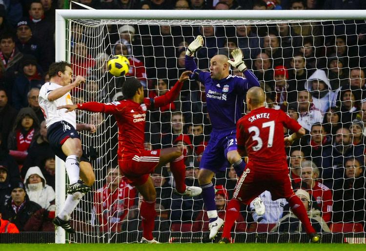 0-1. Det så skidt ud for Liverpool og ikke mindst træner Roy Hodgson, da Kevin Davies headede Bolton foran 1-0. 