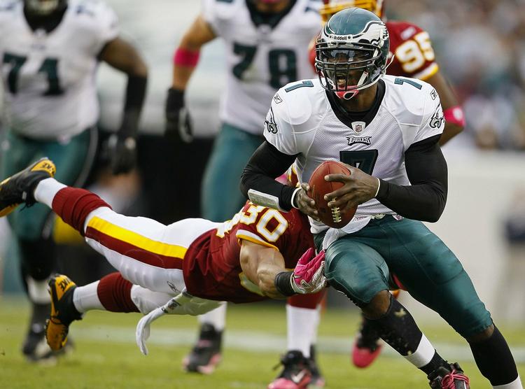 taktisk. Momentum er tidligere blevet mistet, hvis storhold sparer spillere, men Michael Vick (th) er så slidt og skadet, at Philadelphia Eagles sandsynligvis tager chancen og giver quarterbacken en pause. 