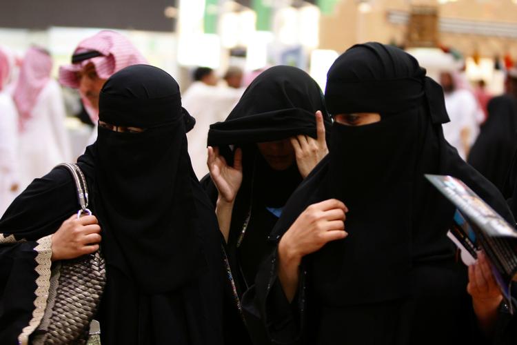 NORMER. Zoë Ferraris bruger krimien til at fortælle noget om forholdet mellem mænd og kvinder i Saudi-Arabien 
