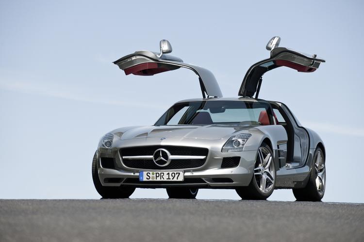 EKSTREM. Mercedes SLS var en af 2010's mest opsigtsvækkende biler. der er solgt et par stykker i Danmark. Tjek.dk prøvekørte den - læs om den i artiklen herunder. 