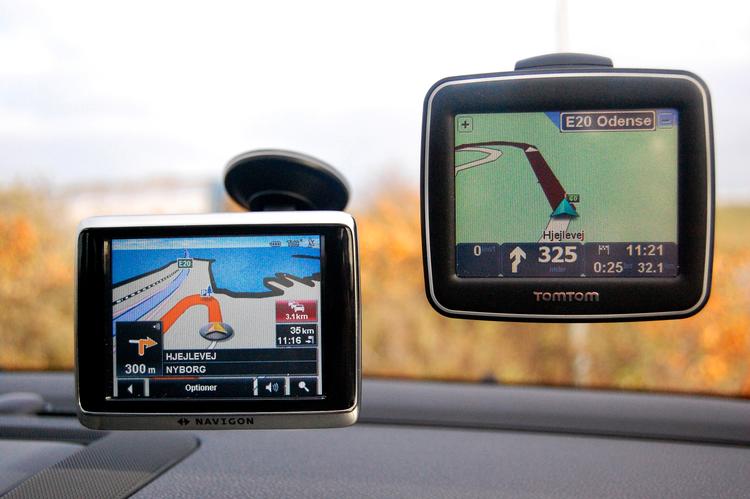 Lavpris. Prisen er helt i bund på de mindste gps'er - f.eks. 444 kroner for TomTom Start (t.v.). Billigste Navigon (i stil med apparatet til venstre) fås fra 739 kroner. 