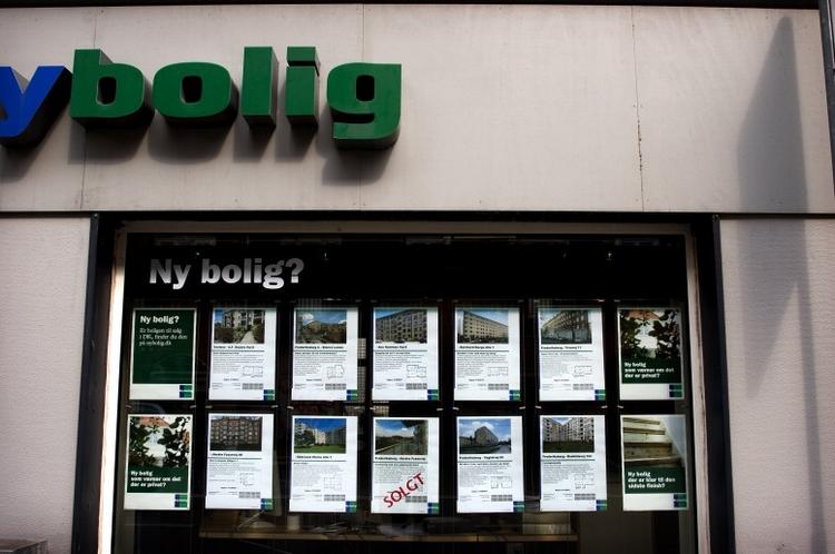 FORSKEL. Det kan betale sig at undersøge hvor lang tid mæglerne er om at sælge boliger og hvor store afslag de giver. 