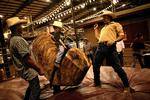Vokseværk. Texas er blandt de fem hurtigst voksende stater i USA. Her er det cowboys ved rodeobanen Fort Bend Fair i Rosenberg i Texas.. 