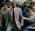 MANDSOPDÆKKET. Michael Jacksons personlige læge, Dr. Conrad Murray, kan få op til fire års fængsel. 