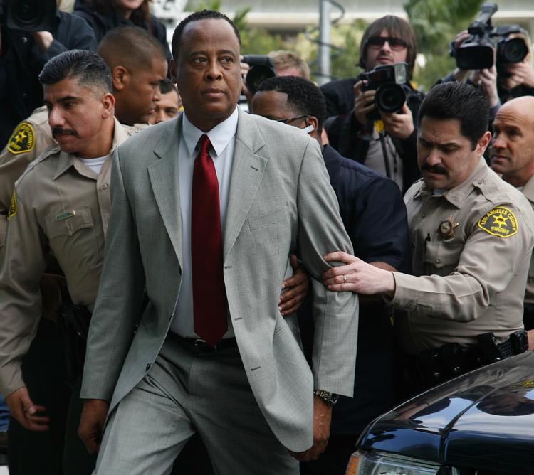 MANDSOPDÆKKET. Michael Jacksons personlige læge, Dr. Conrad Murray, kan få op til fire års fængsel. 