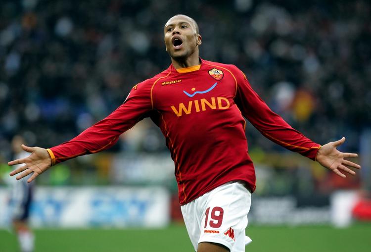 satsning. AS Romas angriber Julio Baptista skifter til danskerklubben Malaga. 