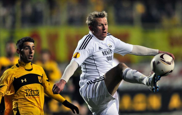 snu. Steffen Iversen kunne ikke blive enig med Rosenborg om en kontraktforlængelse, så veteranen er nu tilbage i engelsk fodbold. 
