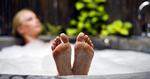 SELVFORKÆLELSE. Smæk benene op og kobl af med en omgang wellness. 
