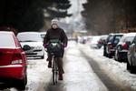Her på Østerbro kører mange cyklister ude på vejbanen for at undgå cykelstiernes is. 