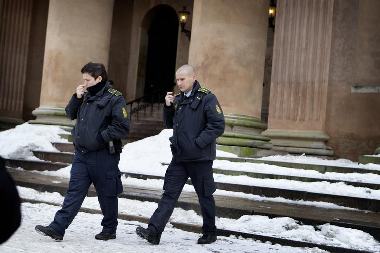 Udrykning. Politiet nåede ikke at fange overfaldsmændene ved byretten. 