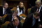 Hvem? Malou Aamund (V) alene blandt herrer bagest på Venstre-bænkene. 