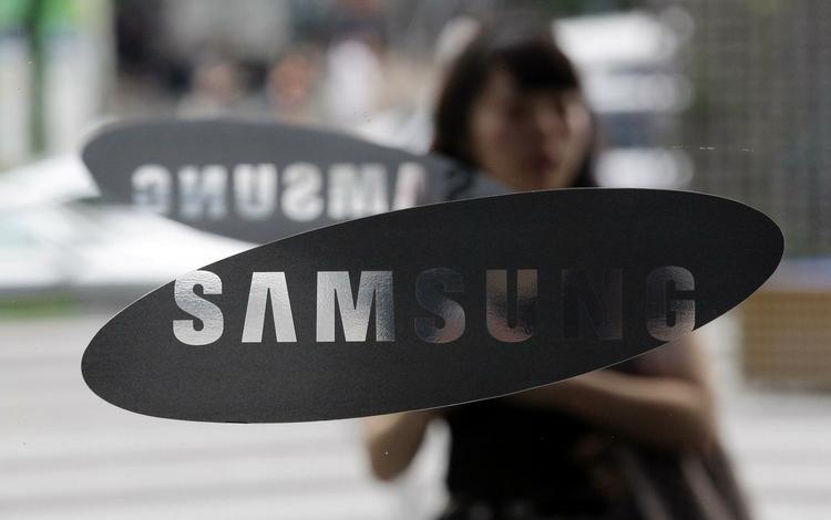 Velkommen. En potentiel kunde går ind i Samsungs showroom i Sydkoreas hovedstad, Seul. Måske for at aflevere en jobansøgning. Elektronikgiganten vil ansætte 25.000 nye medarbejdere. 