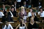 FREMTIDEN. Ungdomspolitikerne vil have en bredere indsats for at sikre danskernes velfærd fremover end blot en efterlønsændring og en lidt længere arbejdsuge. Arkivfoto fra ungdomsparlament i Folketinget. 