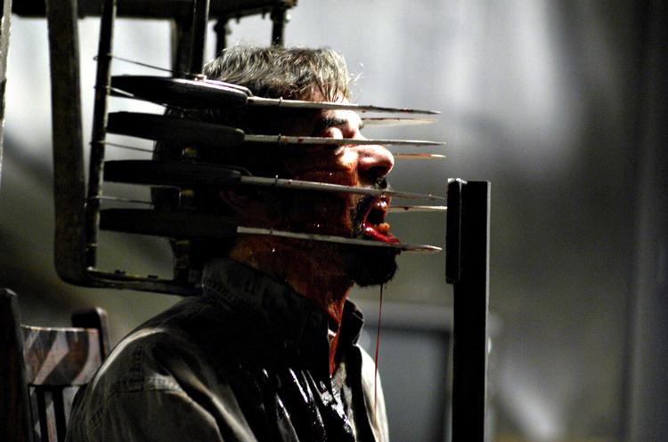 blodigt. Jo mere virkelig gruen er i biografen, desto mere uvirkelig og ude af stand til at konkurrere forekommer virkeligheden udenfor. Her en scene fra den fjerde film i den populære 'Saw'-serie. 