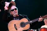 seniortrio. 73-årige Merle Haggard vil sammen med Kris Kristoffersen (74) og Willie Nelson (77) danne en ny trio, 'The Musketeers'. Arkivfoto: AP