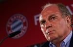 bandbulle. Bayern Münchens stærke mand,  Ulli Hoeness, er mildest talt forbløffet over fodboldforbundet Fifas slingrekurs og manglende greb om korruption i egne rækker. 