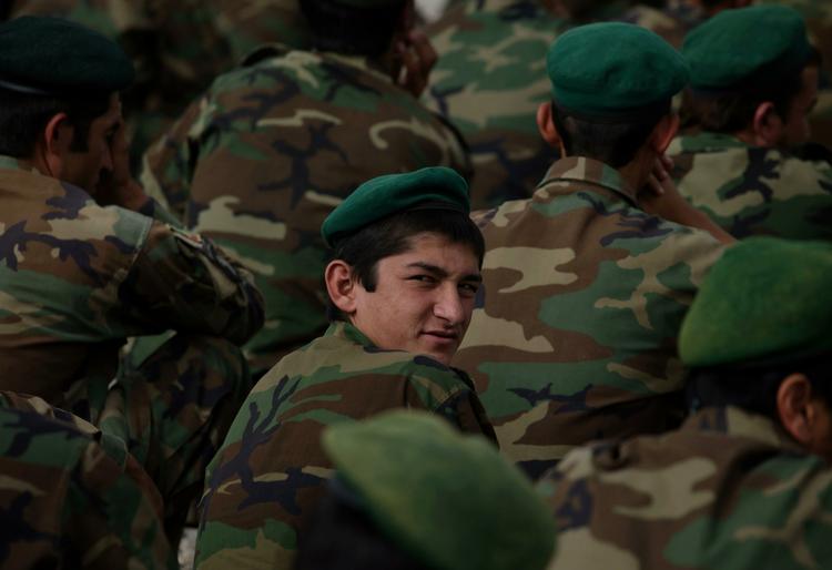Soldater. Nato er blevet beskyldt for ikke at udruste de afghanske soldater ordentligt. Det skal offentligørelsen af udgiften modbevise, er planen. 