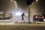 Snefygning. Hele morgenen har det sneet og fyget - som her i København. Men i eftermiddag er alt roligt igen. 