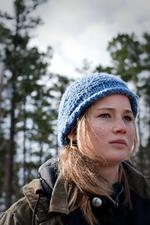 Jennifer Lawrence er den 17-årige heltinde og selvbestaltede detektiv Ree Dolly, der leder efter sin forsvundne far. 'Winter's Bone' er en slags krimi, men uden den typiske mekaniske handlingskonstruktion. 