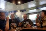 røgslør. Der ryges løs på på Centerpubben i Værløse, og i dag skal retten så tage stilling til, om det er lovligt eller om værtshusejer Gert Sluth bryder rygeloven. 