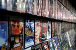 Når vi lejer film, går vi det i stigende grad elektronisk. Det går udover tankstationer, kiosker og andre udlejningsbutikker, vurderer dvd-branchen selv. 